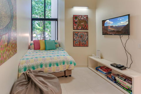 Little Cove Court - Australian Directory 37