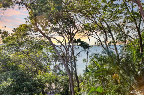 Little Cove Court - Australian Directory 34