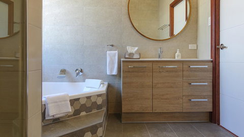 Blue Summit Hideaway - Australian Directory 38