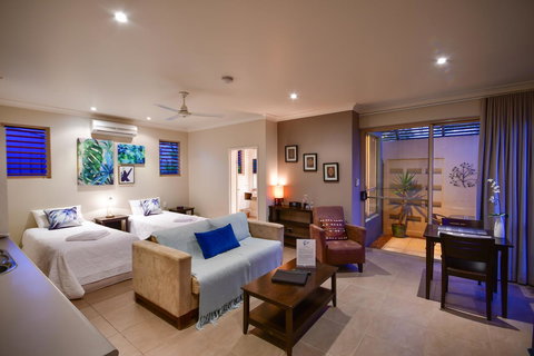 Blue Summit Hideaway - Australian Directory 4