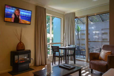 Blue Summit Hideaway - Australian Directory 26