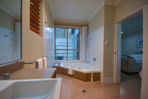 Blue Summit Hideaway - Australian Directory 23