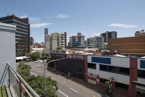 The Metropolitan Spring Hill - Australian Directory 27