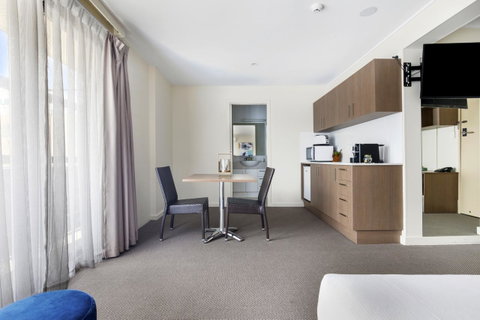 The Metropolitan Spring Hill - Australian Directory 12