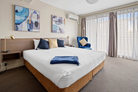 The Metropolitan Spring Hill - Australian Directory 26