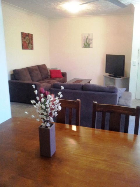 Champelli Palms Apartments - Australian Directory 7