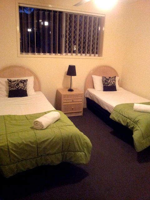 Champelli Palms Apartments - Australian Directory 18