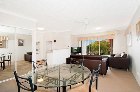 Champelli Palms Apartments - Australian Directory 9