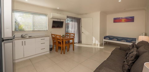 Bilinga Beach Motel - Australian Directory 37
