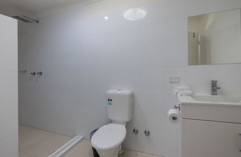 Bilinga Beach Motel - Australian Directory 40