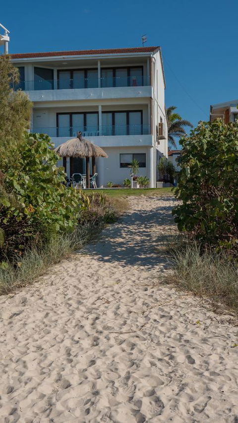 Bilinga Beach Motel - Australian Directory 20