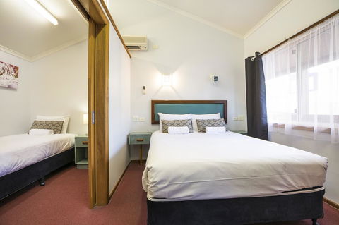 Downs Motel - Australian Directory 9