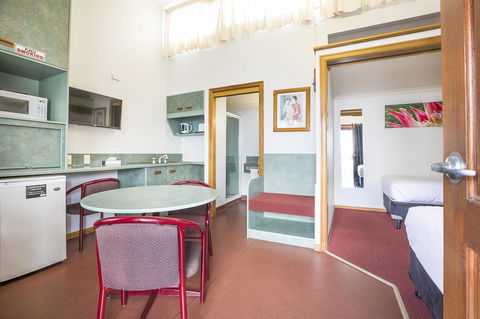 Downs Motel - Australian Directory 11