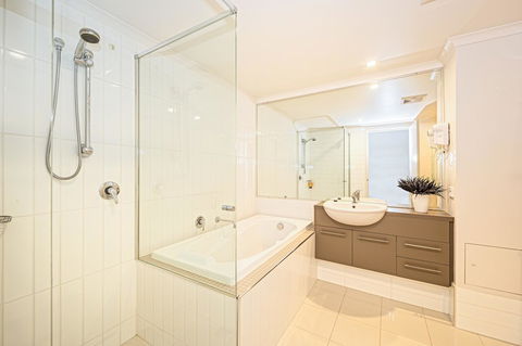 On The Bay Apartments - Australian Directory 16