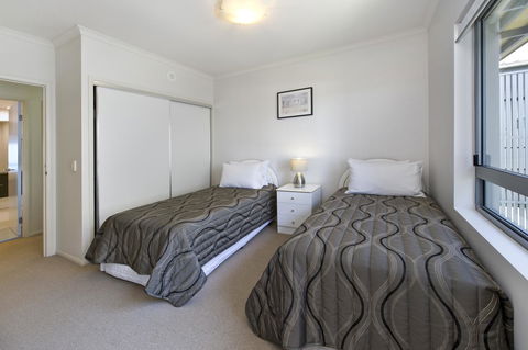 On The Bay Apartments - Australian Directory 17