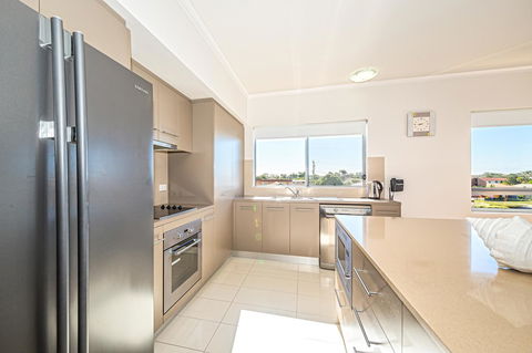 On The Bay Apartments - Australian Directory 3