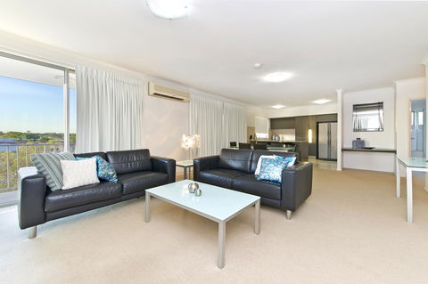 On The Bay Apartments - Australian Directory 15