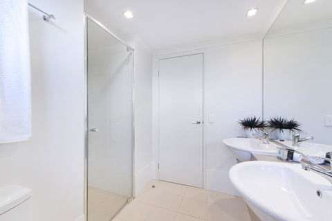 On The Bay Apartments - Australian Directory 24