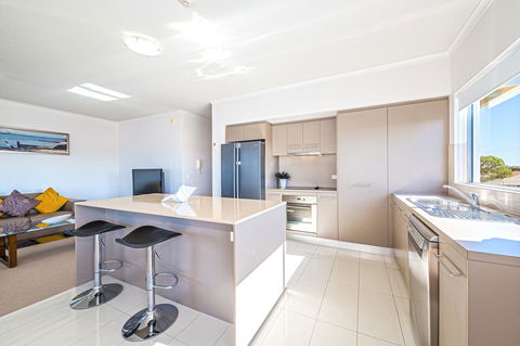 On The Bay Apartments - Australian Directory 4
