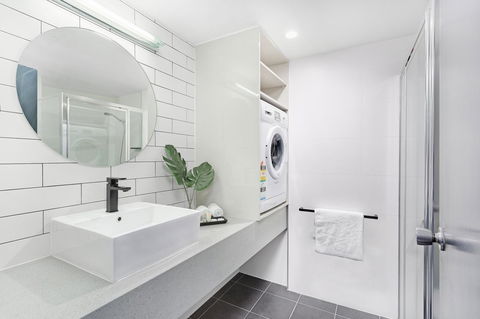 Ridge Apartment Hotel - Australian Directory 36