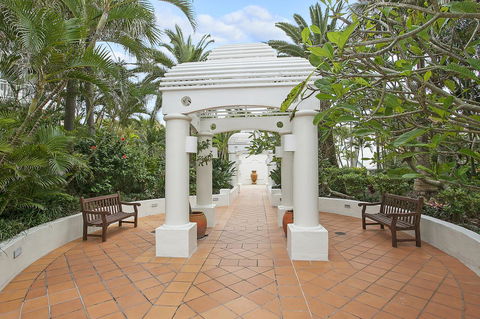 ULTIQA Burleigh Mediterranean Resort - Australian Directory 18
