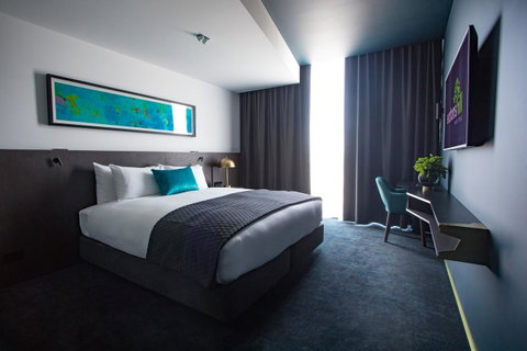 Eatons Hill Hotel - Australian Directory 34