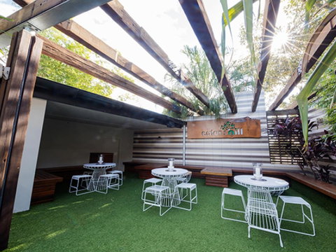 Eatons Hill Hotel - Australian Directory 39
