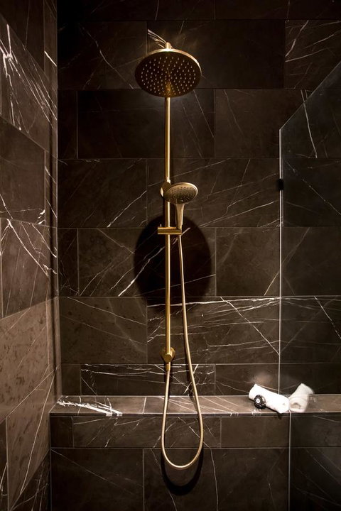Eatons Hill Hotel - Australian Directory 28
