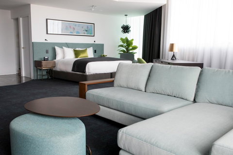 Eatons Hill Hotel - Australian Directory 43