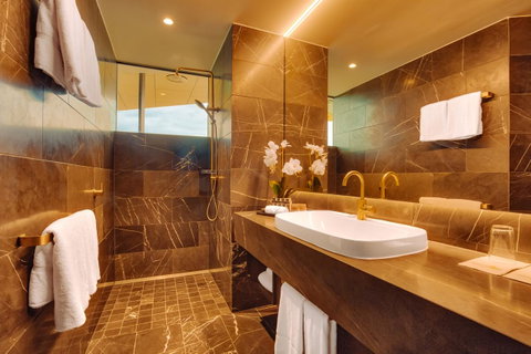 Eatons Hill Hotel - Australian Directory 11