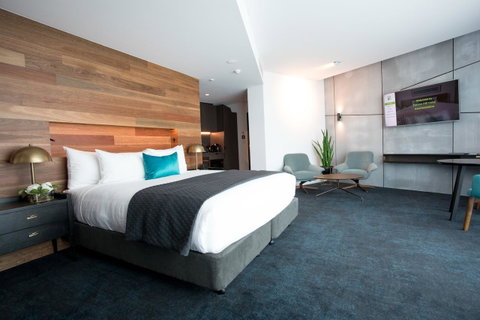 Eatons Hill Hotel - Australian Directory 35