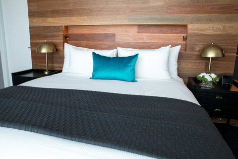 Eatons Hill Hotel - Australian Directory 33