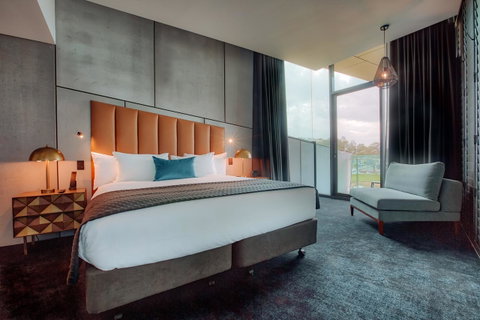 Eatons Hill Hotel - Australian Directory 15
