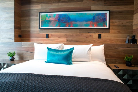 Eatons Hill Hotel - Australian Directory 25