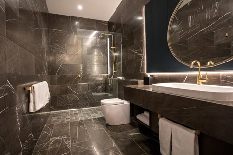 Eatons Hill Hotel - Australian Directory 29