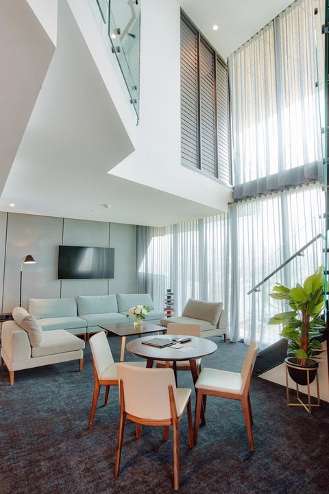 Eatons Hill Hotel - Australian Directory 18