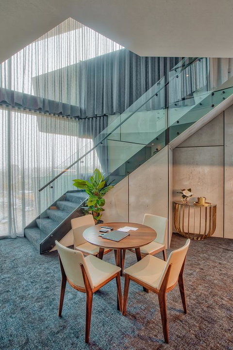 Eatons Hill Hotel - Australian Directory 8