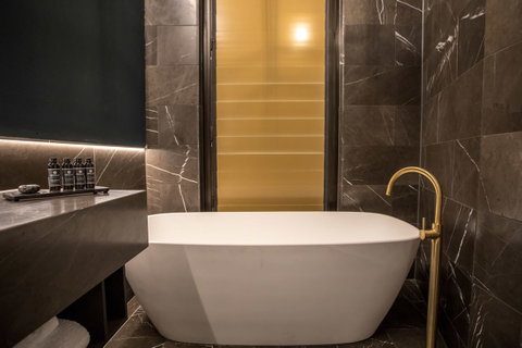 Eatons Hill Hotel - Australian Directory 27