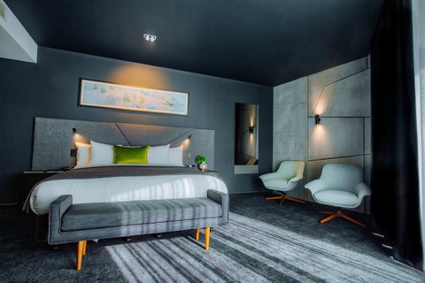 Eatons Hill Hotel - Australian Directory 19
