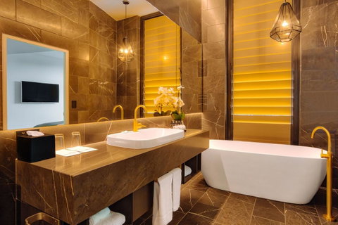 Eatons Hill Hotel - Australian Directory 14