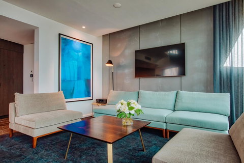 Eatons Hill Hotel - Australian Directory 17