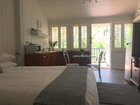 Halcyon On Bardon - Australian Directory 1
