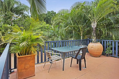 City Palms Brisbane - Australian Directory 34