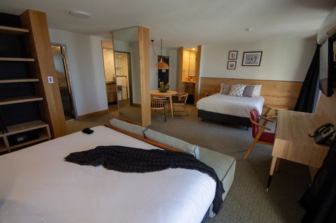 The Island Gold Coast - Australian Directory 10