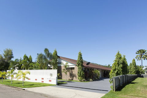 Marcol Place Holiday Apartments - Australian Directory 0