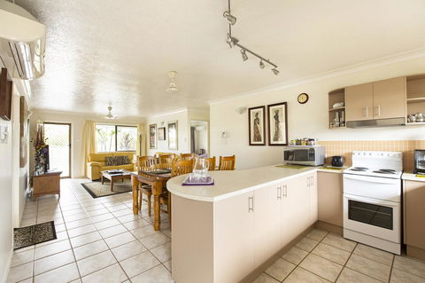 Marcol Place Holiday Apartments - Australian Directory 5