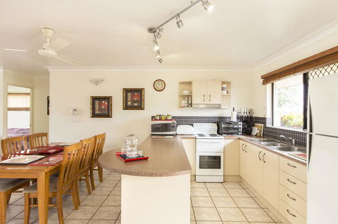 Marcol Place Holiday Apartments - Australian Directory 4