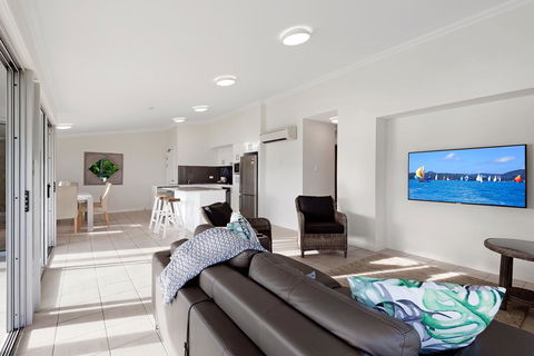 Oasis Apartments On Hamilton Island By HIHA - Australian Directory 33