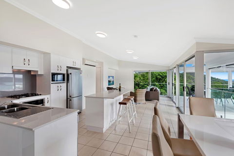 Oasis Apartments On Hamilton Island By HIHA - Australian Directory 40