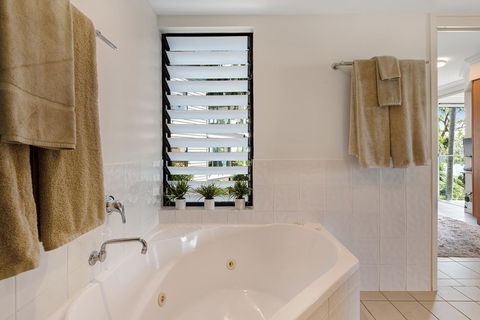 Oasis Apartments On Hamilton Island By HIHA - Australian Directory 15